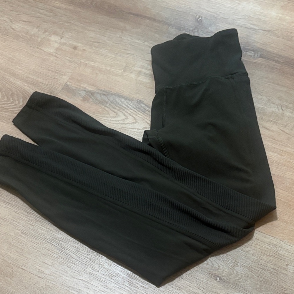 Lululemon High-Rise Army Green Full Length Leggings aside Pockets Size 6